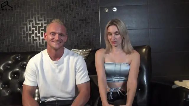 PORNCASTING!! BLONDES TEENY BEKOMMT IHRE FOTZE GESTOPFT!