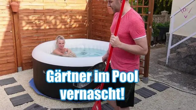Blank mit dem Gärtner im Pool gefickt!