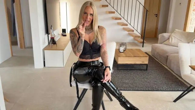 SKLAVEN WICHSANLEITUNG | Hast du LADY LARAS StrapOn verdient