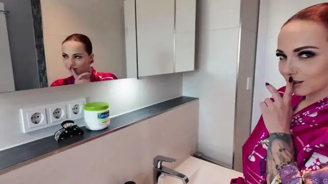 mit viel Creme meine Pussy verwöhnt !!