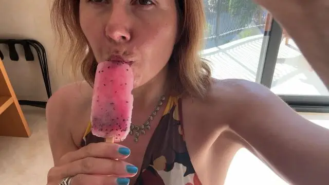 Vickys Eis aus der Minibar