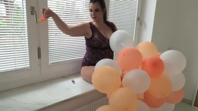 Ballon-Girlande popping fun!