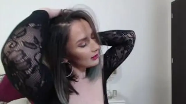 Ich spiele mit meinen Haaren und bürste sie