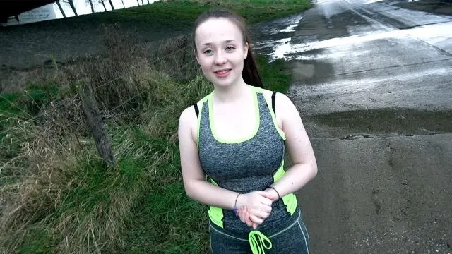 FRÜHREIFE JUNGFOTZE Teeny-Creampie beim Outdoorfick