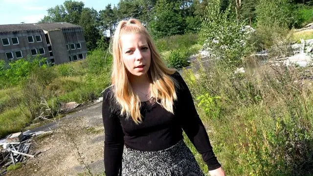 LOLA (19) Naiv und unerfahren OHNE KONDOM GEFICKT UND IN DIE