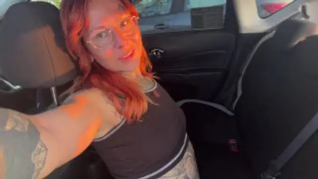 Oh mein Gott, nackt in der Öffentlichkeit in meinem Auto 😬💦