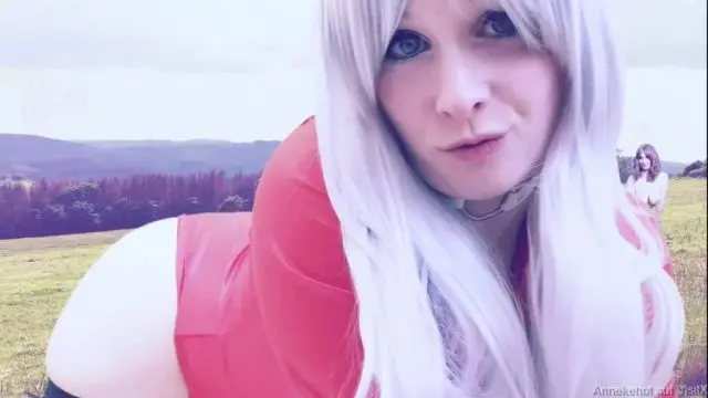 Anne lässt Cati Mautz zum ersten Mal draußen Pipi machen