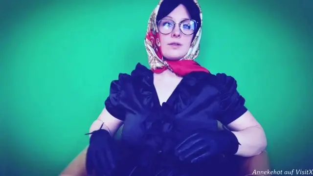 Deine elegante Vermieterin stellt Dich zur Rede