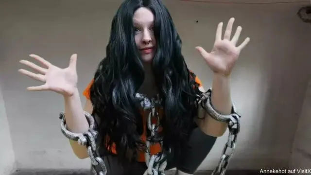 Die Neue Fotze muss mal 2