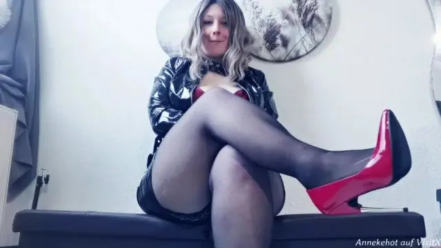 Vermieter/ Wichsköter bekommt den Vollpiss