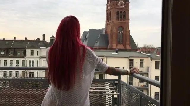 Mit dem Nachbarn fremd gevögelt ... oh je ...