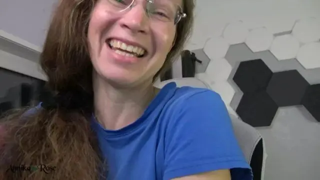 Ich lache deinen mini Pimmel aus!