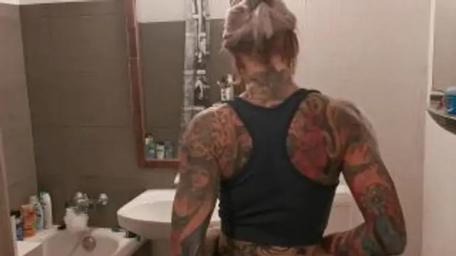 Selbstbefriedigung unter der Dusche