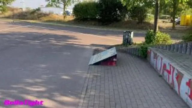 Public Outdoor spritz mich voll