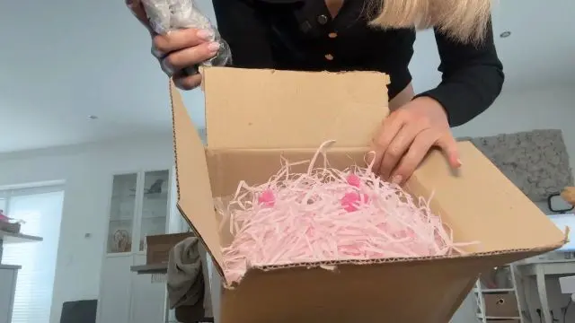 USER WUNSCHVIDEO!! Es rappelt Anal im Karton!