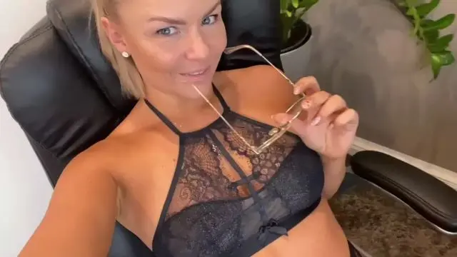 XXL Schwanz blasen mit Sperma!! Dirty talk voice over!!