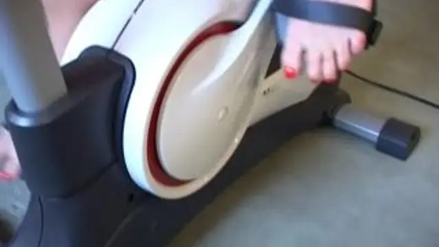 Sandra am Heimtrainer