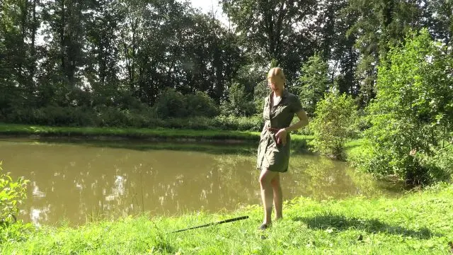 Anglerin besorgt es sich selber