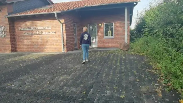 Feuerwehr Praktikantin PUBLIC gefickt