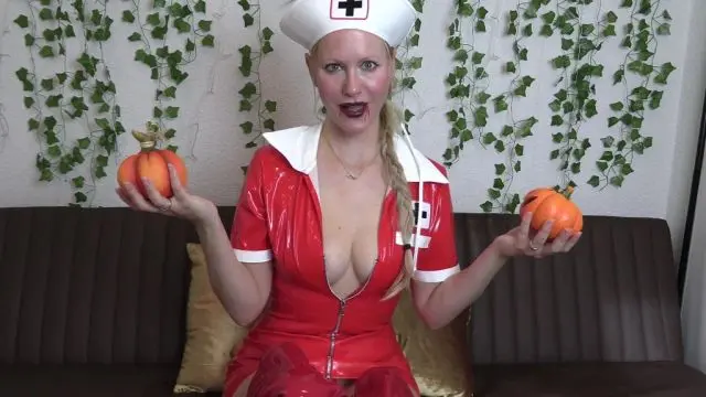 Halloween Special: böse Krankeschwester lässt Dich spritzen