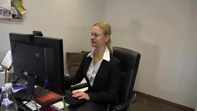 Latexfotze melkt Kollegenschwanz