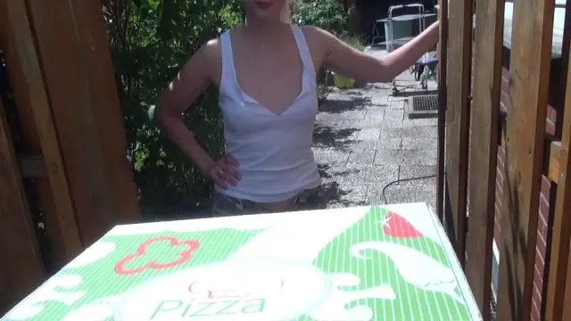 Pizzabote bringt mich zum squirten