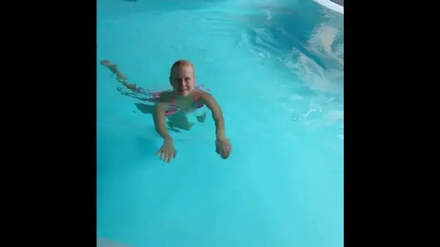 PUBLIC Fick im Schwimmbad