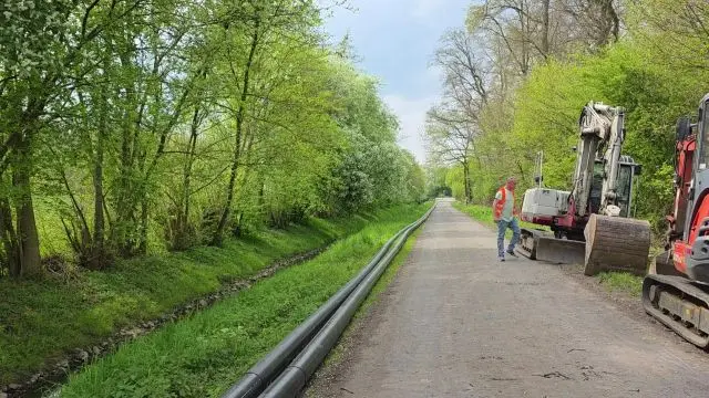 Ungeschminkt! Bauarbeiter verlegt PUBLIC ein Rohr bei mir!