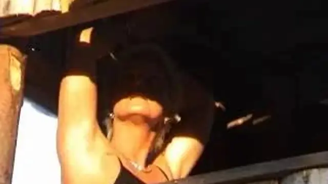 Im Wald im Hochstand gefesselt und ich bettle um Gnade...