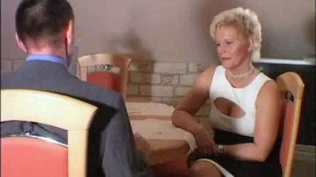 VERSICHERUNGSVERTRETER FICKT MICH HART IN DEN ARSCH