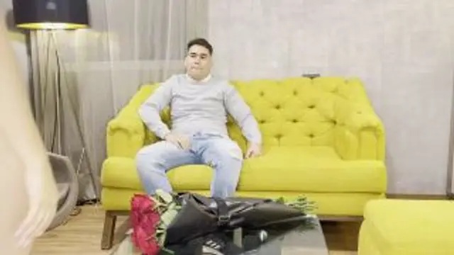 Ich verführe ihn und lutsche seinen Schwanz... Teil 2