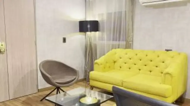 Ich war alleine zu Hause, aber mein Freund kam, um mich zu b