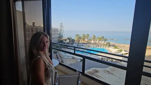 Creampie! Vorwand zum Ficken! Zimmerbesichtigung im Urlaub!