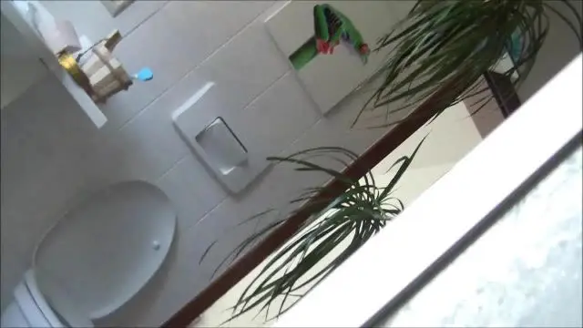 Guten Morgen Pussy !! Kumpel in Wanne überrascht