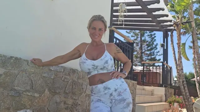 Kaum die Alte weg, wird fremdgefickt!