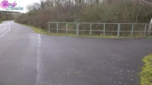 Nylon Fick ! Jogger hilft bei Autopanne