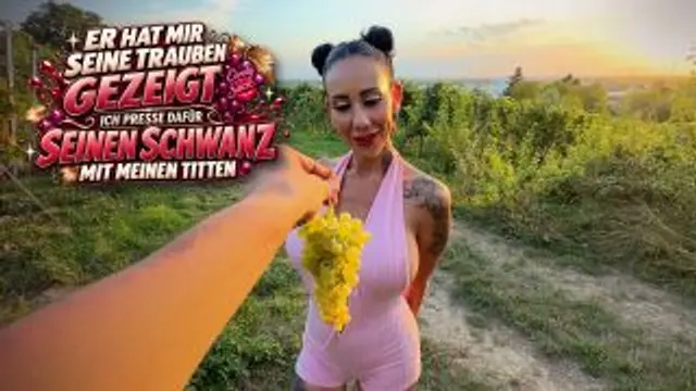SEINE TRAUBEN GEZEIGT, SEINEN SCHWANZ MIT TITTEN GEPRESST