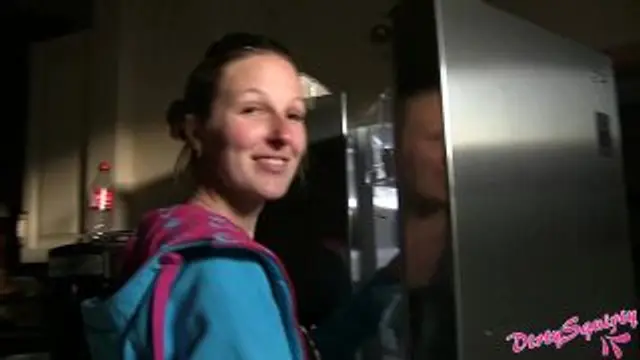 Erst Shooter aus CamAngels Muschi, dann Sperma ins Gesicht!