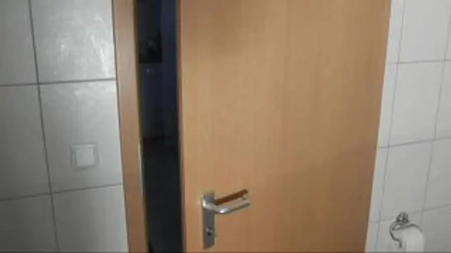 ..beim pinkeln gefickt..