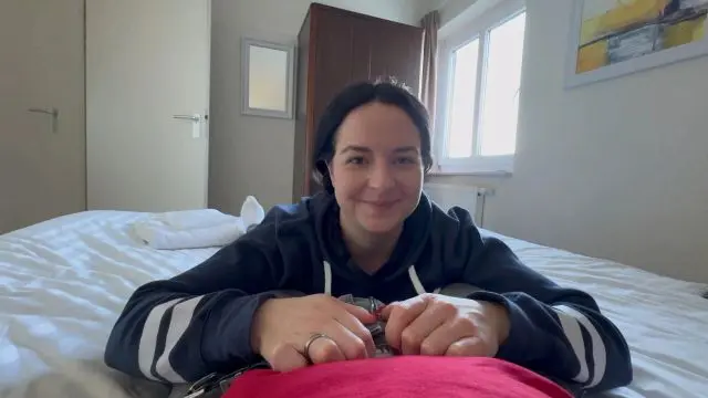 Psst! Wir hören die anderen ficken, jetzt bin ich auch geil!