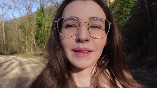 Komm mit mir und meiner Pinken Sonnenanbeterin in Wald