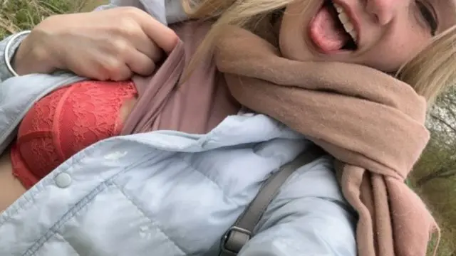 Notgeile Tenny Maus im Stadtwald