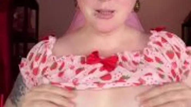 Top hochziehen, perky Titten reizen, befiehle dir zu spritze