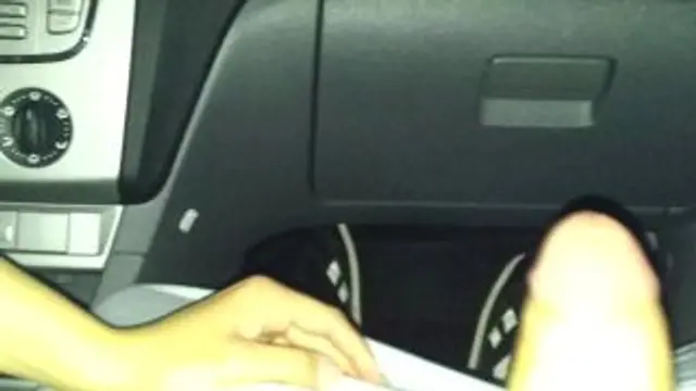 Autopanne-Schwanz geblasen und extreme Spermaladun