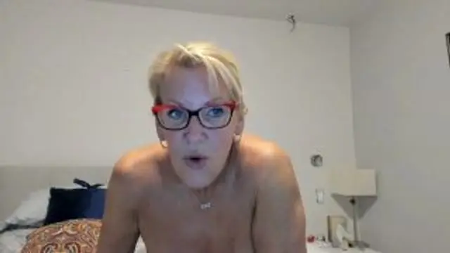 Doggy-Stellung & Blowjob mit einem besonderen Toy