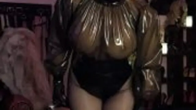 Latex-Outfit