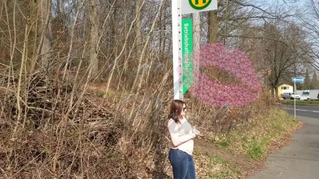 An der Bushaltestelle von User erkannt und durchgefickt...