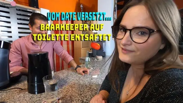 Vom Date versetzt. Barkeeper auf Toilette gefickt