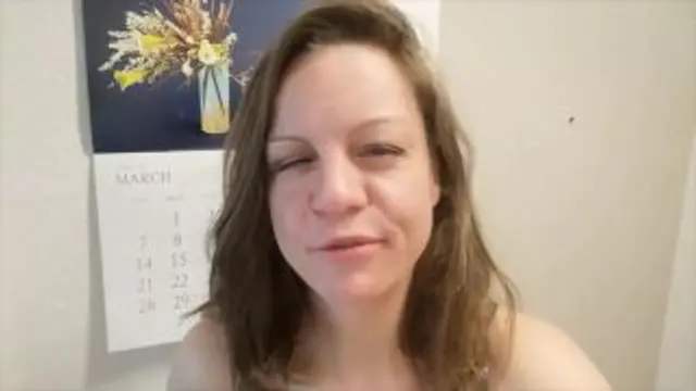 Vor der Arbeit schnell noch mit dem Dildo...