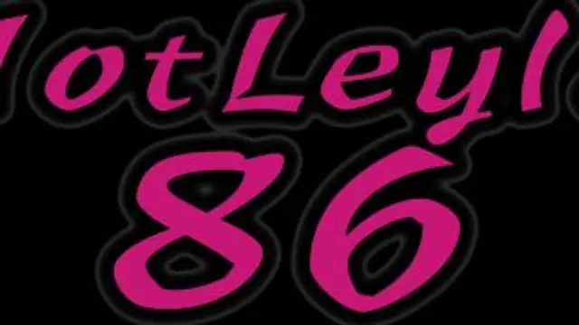 Geiler Spaß mit dem Verkaufsdildo vor der Webcam, SB Clip